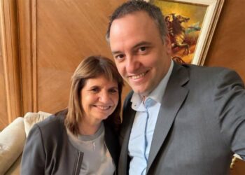 Adorni posterga su declaración jurada y apuesta al Mundial para licuar la causa