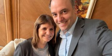 Adorni posterga su declaración jurada y apuesta al Mundial para licuar la causa