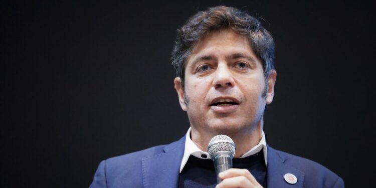Axel Kicillof con los tapones de punta contra Manuel Adorni: “Si fuera peronista estaría preso”