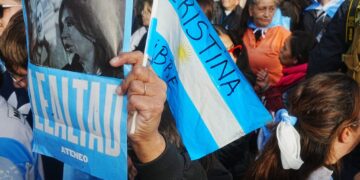 Banderas en su corazón: un Parque Lezama bancando a Cristina Libre