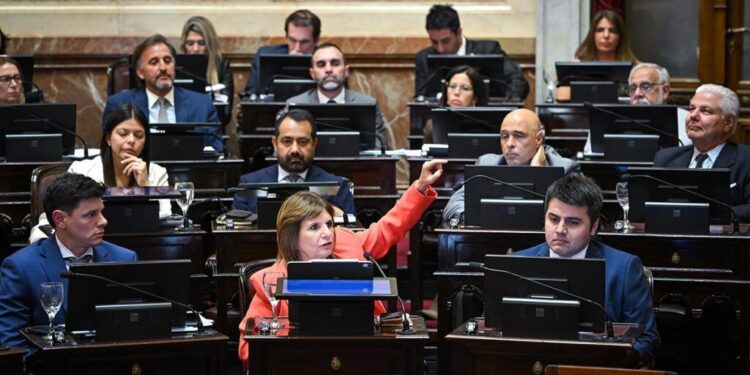 Bullrich le mandó otro gesto a Karina y logró suspender el informe de gestión de Manuel Adorni