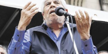 Camioneros recibieron una oferta para una suba salarial de $27.000, pero todavía no contestaron