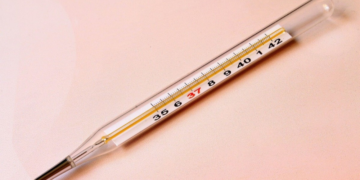 Chau termómetro: el MIT creó una píldora que mide la temperatura desde el interior del cuerpo
