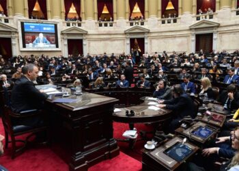 Cómo se negocia la supervivencia del jefe de Gabinete