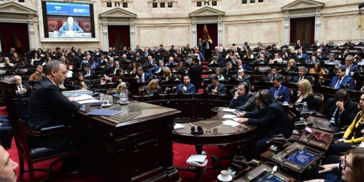 Cómo se negocia la supervivencia del jefe de Gabinete