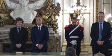 Con la presencia de Manuel Adorni, Diego Santilli juró como jefe de Gabinete