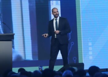 Condenaron a Eduardo Bolsonaro a más de 4 años de prisión por coaccionar a la Justicia