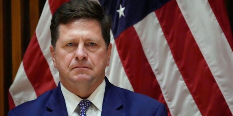 Donald Trump nominó a Jay Clayton como nuevo director de Inteligencia Nacional de EEUU