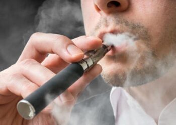 El 35% de los jóvenes ya probó vapeadores y crecen los riesgos tras el fin de la prohibición por parte del Gobierno