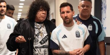 El encuentro de “La Mona” Jiménez y Lionel Messi: el show privado a la Selección Argentina y los elogios del delantero