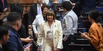 El futuro de Manuel Adorni se juega en el Senado y depende de Patricia Bullrich