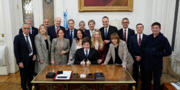 El Gobierno gasta el 12% del presupuesto en pagar deuda: más que lo destinado a Educación, Salud, Ciencia, Vivienda y Trabajo
