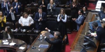 El procedimiento para interpelar a Manuel Adorni en el Congreso divide aguas entre libertarios