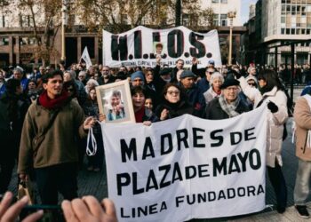 Emotiva despedida de Taty Almeida en Plaza de Mayo