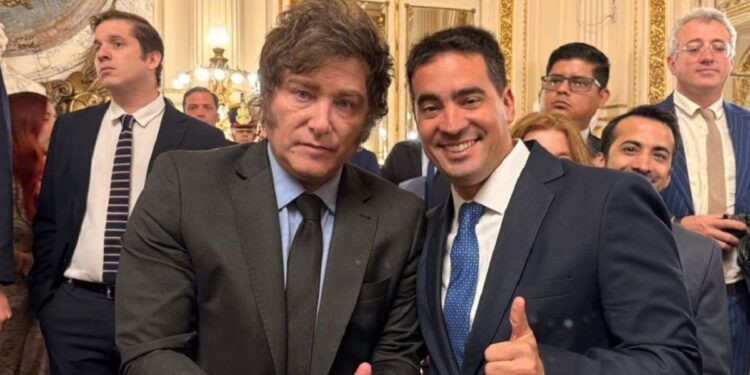 Javier Milei pone en funciones a Adrián Ravier como vocero presidencial y abre una nueva etapa en la comunicación del Gobierno