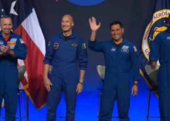 La NASA eligió a los astronautas de Artemis III, la misión que probará las naves lunares de SpaceX y Blue Origin