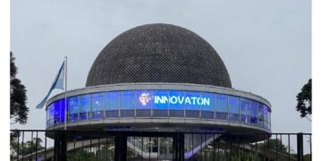 La UTN BA reunió a especialistas en inteligencia artificial y tecnología espacial en el Planetario