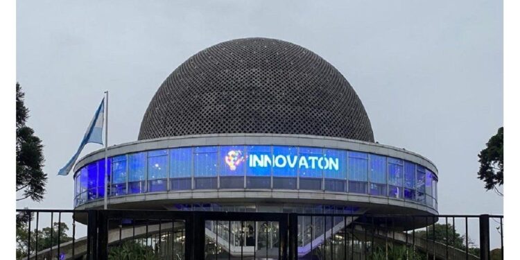 La UTN BA reunió a especialistas en inteligencia artificial y tecnología espacial en el Planetario