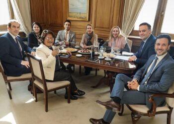 Manuel Adorni y Karina Milei reunieron a senadores libertarios tras el alivio en Diputados