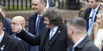 Milei, Adorni y Villarruel en Rosario: la fractura libertaria y los fueros, frente al Monumento a la Bandera