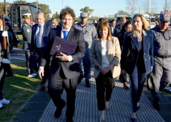 Patricia Bullrich marca límites al borde del Rubicón mientras Javier Milei espera a la economía