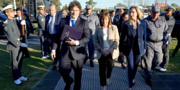 Patricia Bullrich marca límites al borde del Rubicón mientras Javier Milei espera a la economía