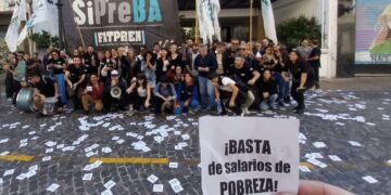 Periodismo en Argentina: a la pobreza y el pluriempleo se suman el sobreendeudamiento y el trabajo hasta la eternidad