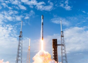 SpaceX lanza su cohete Falcon 9 poco antes de salir a bolsa