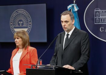 Tensión entre Patricia Bullrich y Manuel Adorni llega al Senado: sesión este jueves podría definir interpelación