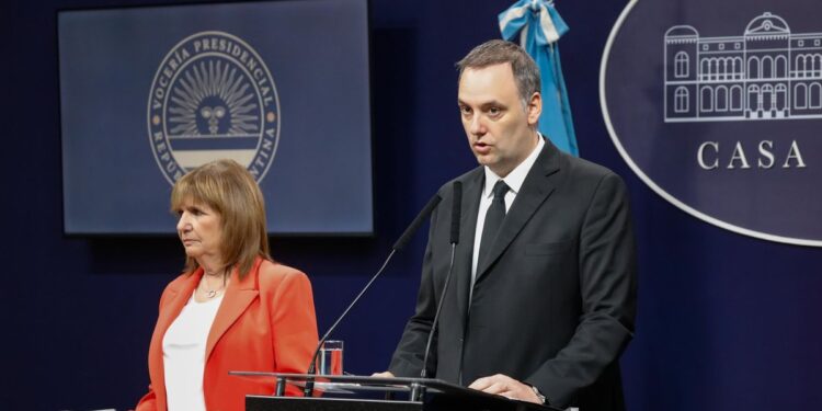 Tensión entre Patricia Bullrich y Manuel Adorni llega al Senado: sesión este jueves podría definir interpelación