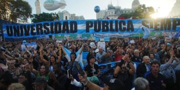 Trabajadores de las universidades de todo el país rechazan el acuerdo de los rectores y las centrales gremiales con el Gobierno