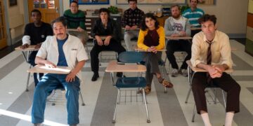 Un grupo de treintañeros debe volver al colegio para terminar su último año: la película de Disney+ que es furor