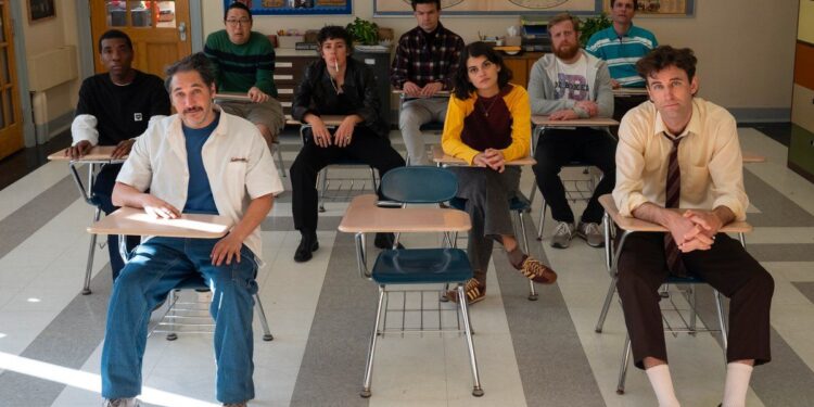 Un grupo de treintañeros debe volver al colegio para terminar su último año: la película de Disney+ que es furor