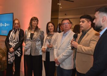 La colección de arte de NBCH se muestra en el Club Social
