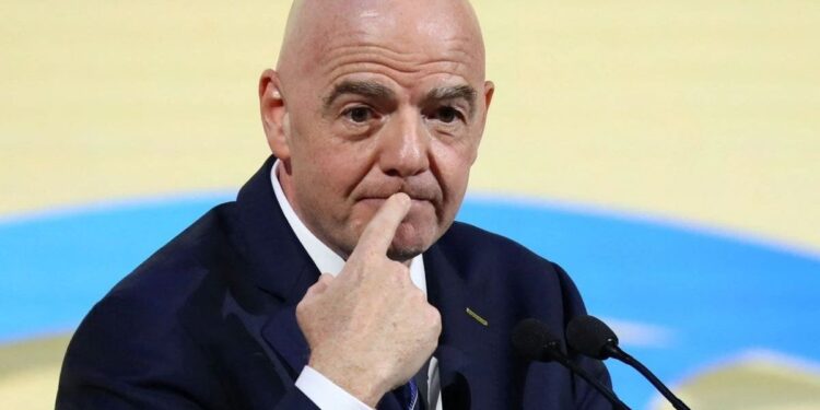 Acorralado por las críticas, Gianni Infantino dio de baja su proyecto para privatizar los mundiales