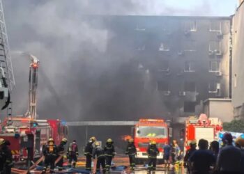 Al menos 28 muertos por un incendio en una fábrica de zapatos en China