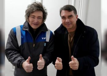 Alianza de ultraderecha: Milei viajará a Brasil para visitar a Bolsonaro y a Perú y Colombia para las asunciones presidenciales