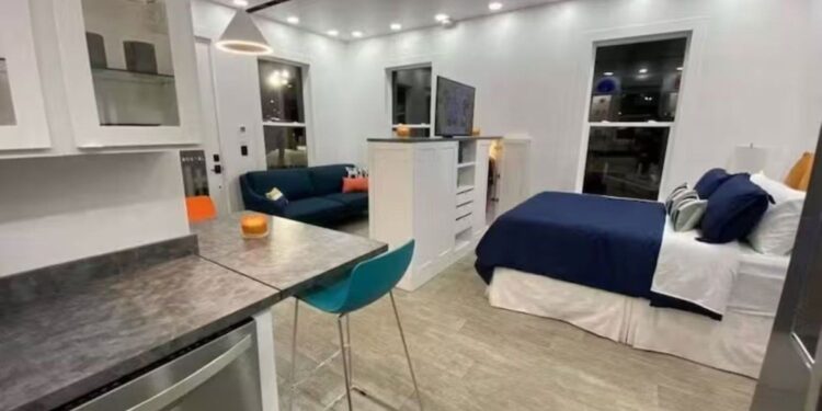 Así es la casa de 37 metros cuadrados en la que vive Elon Musk: cómo es por dentro