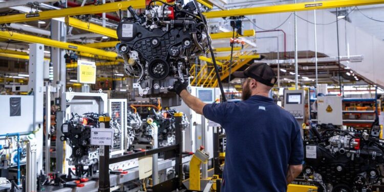 Automotriz vuelve a apostar por ingenieros humanos tras fallas de la inteligencia artificial