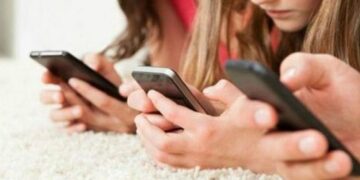 Cada vez más países prohíben el uso de redes sociales a menores de edad