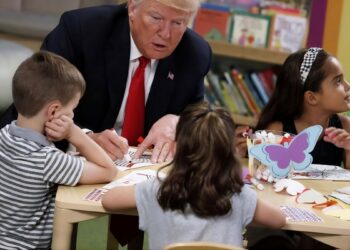 Donald Trump lanza un programa que regalará u$s1.000 a cada bebé nacido durante su mandato