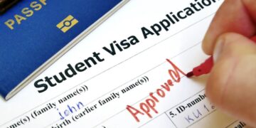EEUU endurece las visas para estudiantes extranjeros e impondrá un límite máximo de permanencia