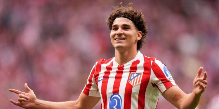 El campeón de la Premier League va por Julián Álvarez
