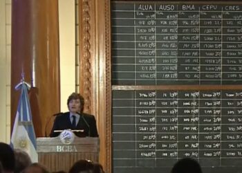 El tenso momento de Javier Milei en la Bolsa: se peleó con un espectador, defendió el ajuste y afirmó que será “reelecto”