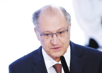 El vicepresidente de Brasil afirmó que Javier Milei “perjudica a la Argentina”