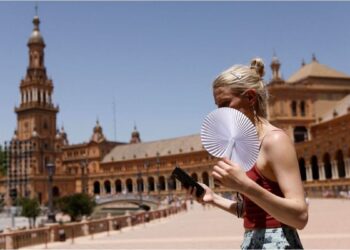 España enfrenta otra ola de calor con temperaturas de más de 40°C, mientras se agravan los incendios forestales