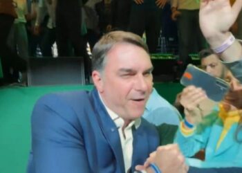 Flávio Bolsonaro fue proclamado candidato presidencial del Partido Liberal para enfrentar a Lula da Silva