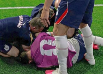 Insólito: la dura caída y fractura de Jordan Henderson durante los festejos de Inglaterra que puso en peligro su presencia en el Mundial 2026