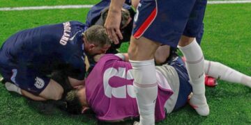 Insólito: la dura caída y fractura de Jordan Henderson durante los festejos de Inglaterra que puso en peligro su presencia en el Mundial 2026