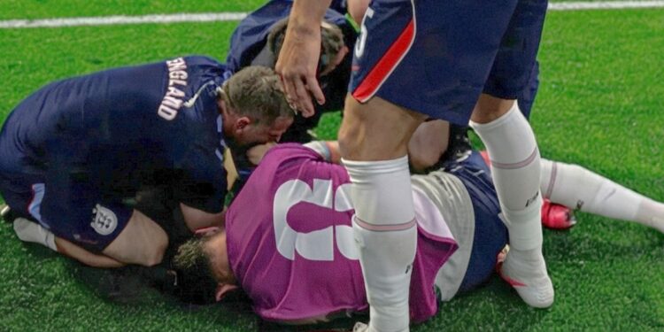 Insólito: la dura caída y fractura de Jordan Henderson durante los festejos de Inglaterra que puso en peligro su presencia en el Mundial 2026